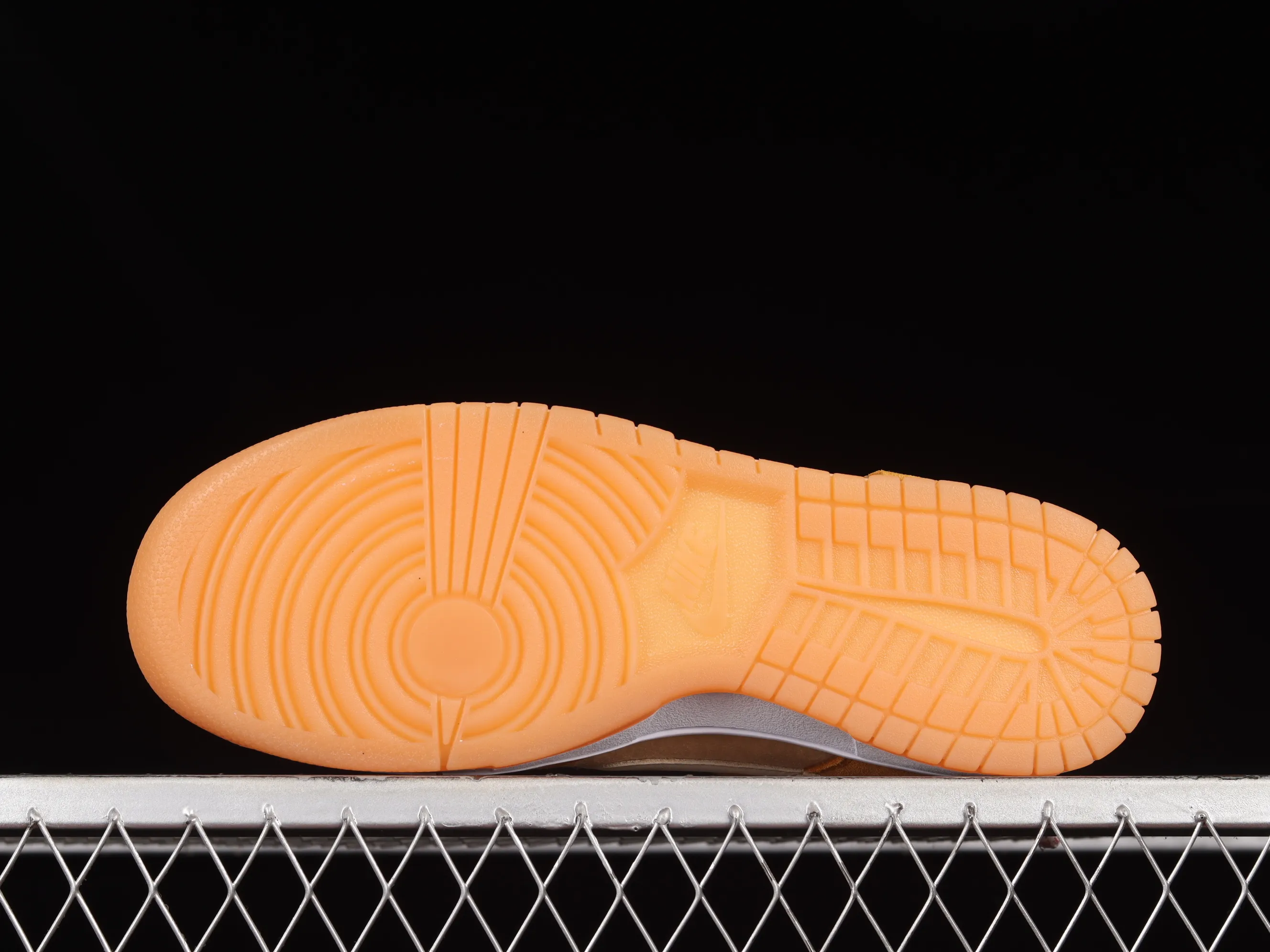 All categories Nk SB Dunk series Nk SB Dunk Low low-top sneakers F version Nk Dunk Low Bear joint name wheat color SB low-top sports and leisure sneakers DZ5350-288